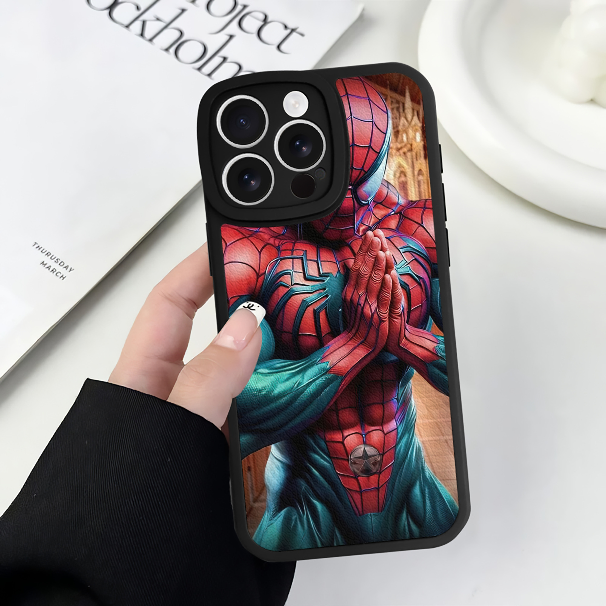 Spider Man スパイダーマン 【iPhone 16シリーズ対応】シリコンスマホケース（レザー調） 材質：シリコン